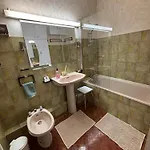 T3 Dans Avec Parking Et Piscine, Situe Au 3eme Etage * Collioure