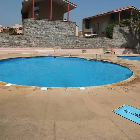 T3 Dans Avec Parking Et Piscine, Situe Au 3eme Etage Κολιούρ