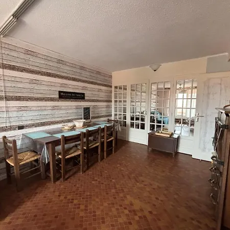 T3 Dans Avec Parking Et Piscine, Situe Au 3eme Etage Collioure