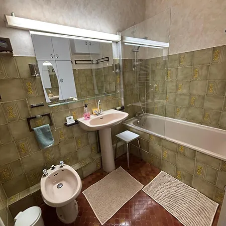 T3 Dans Avec Parking Et Piscine, Situe Au 3eme Etage * 콜리우르