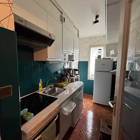 Apartament T3 Dans Avec Parking Et Piscine, Situe Au 3eme Etage *