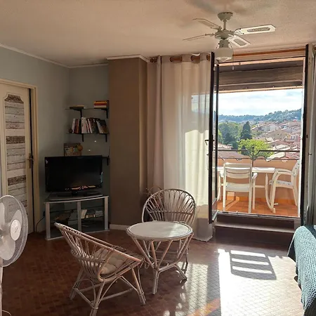 Apartament T3 Dans Avec Parking Et Piscine, Situe Au 3eme Etage