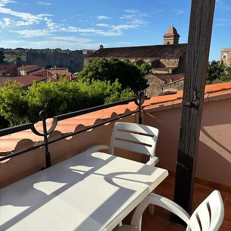 T3 Dans Avec Parking Et Piscine, Situe Au 3eme Etage * Collioure