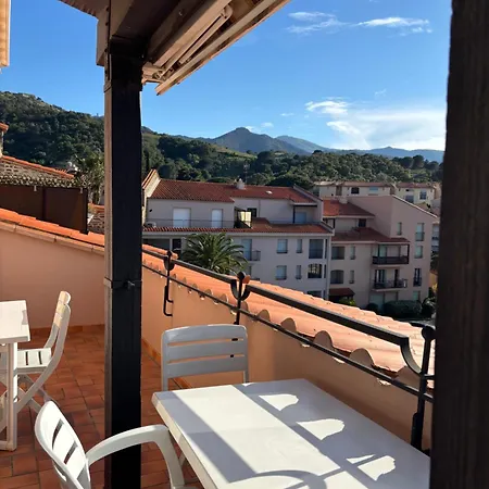 Apartament T3 Dans Avec Parking Et Piscine, Situe Au 3eme Etage