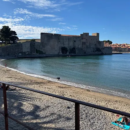 Apartament T3 Dans Avec Parking Et Piscine, Situe Au 3eme Etage *