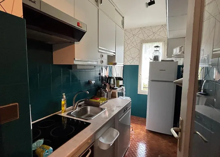 Appartement T3 Dans Résidence Avec Parking Et Piscine, Situé Au 3ème étage *